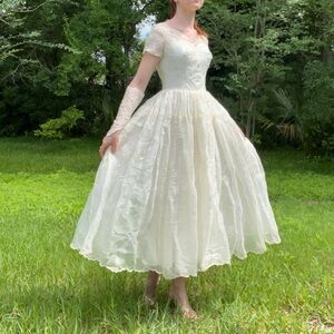 Vintage 1950’s Embroidered Wedding Gown